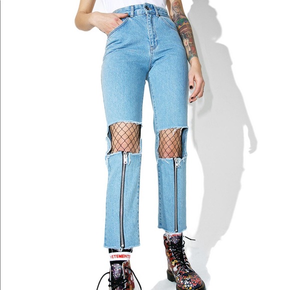 knee scratch jeans